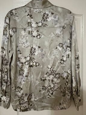 Vince Light Gray Floral Satin Button-Up Blouse